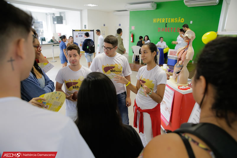 Curso de Enfermagem promove feira de saúde no RU