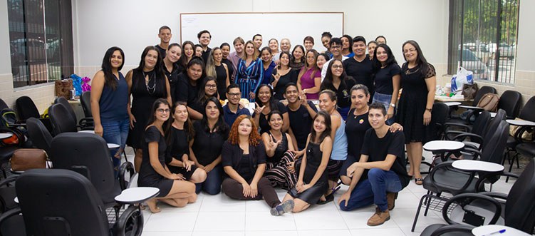 Curso de Libras encerra com homenagem a professores.jpg