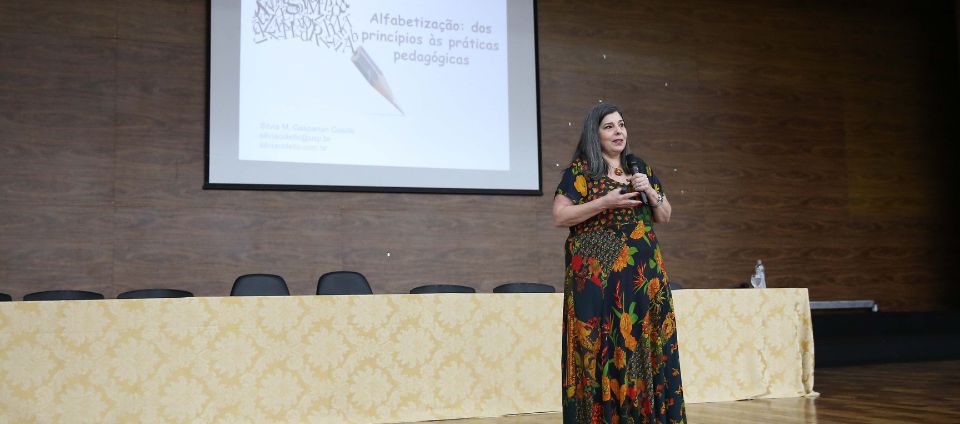 Grupo de pesquisa realiza semana de estudos em educação e linguagem (1).jpg