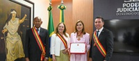 Reitora recebe honraria do TJ-AC e assina acordo para evento nacional